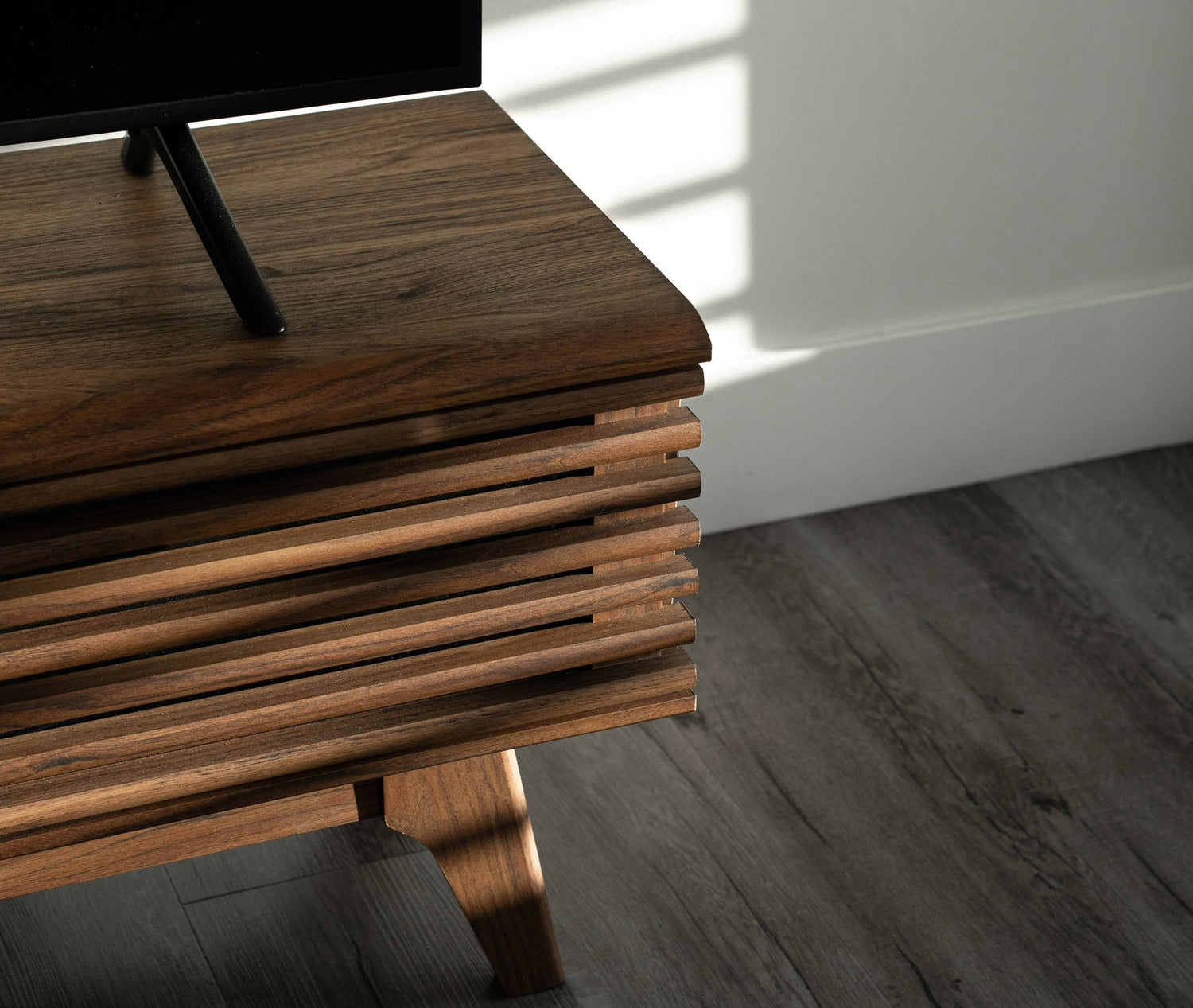 How to Spot Well-Made Wood Furniture at First Glance